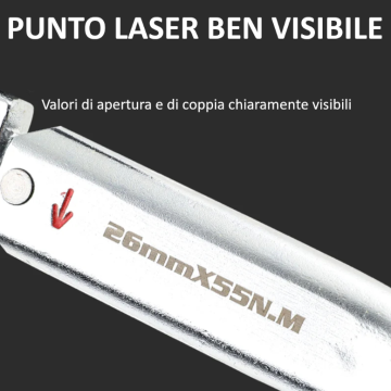 Dettaglio dell'incisione laser sulla chiave dinamometrica che indica la misura 26mm e la coppia di serraggio