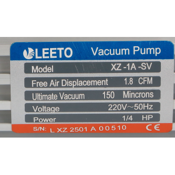 Etichetta con caratteristiche tecniche pompa vuoto monostadio 51 lt con olio incluso